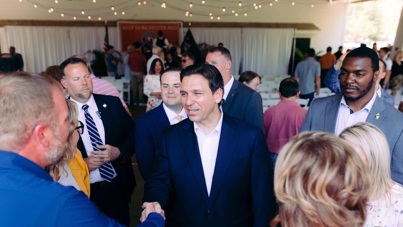 Ron DeSantis, principalul rival republican al lui Donald Trump, și-a concediat șeful de campanie