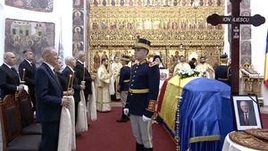 IMAGINEA ZILEI Premierul Bolojan, în spatele foștilor premieri PSD Văcăroiu, Năstase și Dăncilă, la înmormântarea lui Iliescu / Nicușor Dan nu a participat la funeralii