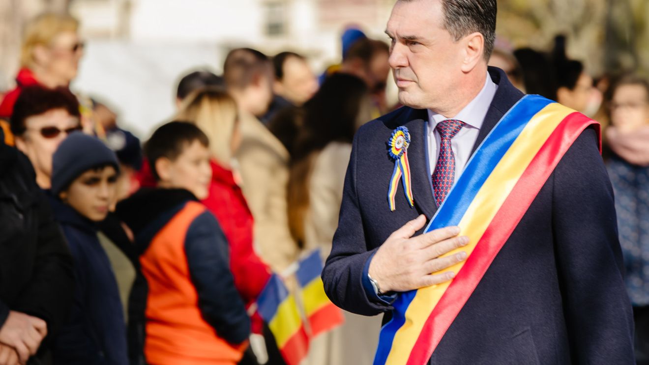 Primarul PNL din Cernavodă, condamnat definitiv la 4 ani de închisoare cu executare / Liviu Negoiță a plătit ilegal aproape 10 milioane de lei către un club sportiv / SURSE Edilul a fost prins de polițiști și încarcerat