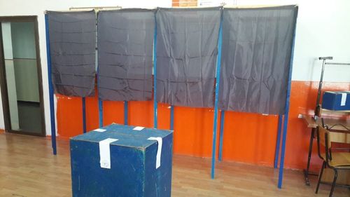 La Constanța au votat mai mulți arestați preventiv decât studenți / În secțiile de votare se moare de plictiseală