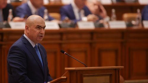 VIDEO Guvernul Bolojan și-a asumat răspunderea, în Parlament, pe Pachetul doi de măsuri fiscale, inclusiv reforma pensiilor magistraților / Măsurile care vizează administrația locală, amânate din cauza neînțelegerilor din coaliție / PNL, avertisment despre ruperea coaliției