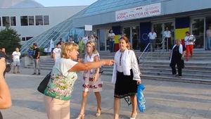 VIDEO Femeile social democrate, întâmpinate la ieșirea din ședință de 30 de protestatari care au strigat ”Analfabetele” și ”Rușine să vă fie”!