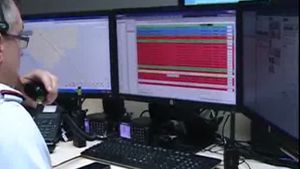 Secretarul de stat Bogdan Despescu anunţă modificări în organizarea dispecerizării, pentru a reduce timpul de intervenţie - Sesizarea unui cetățean, transmisă direct echipei din teren / Până acum, o persoană care sună la 112 vorbea şi cu 3 dispeceri