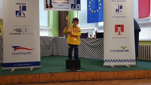 Un băiețel de 8 ani din Brașov, campionul Uniunii Europene la șah / Vladimir Sofronie a fost recompensat de organizatori cu un laptop