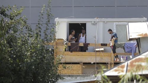 Ministrul Muncii ia în calcul implementarea unui sistem electronic de contorizare a orelor suplimentare pentru muncitorii din construcţii/ ITM a constatat că nu e ţinută riguros evidenţa orelor suplimentare pe şantierul unde s-au infectat muncitorii indieni