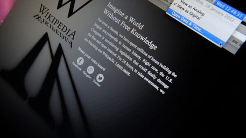Wikipedia nu a murit, dar inteligența artificială ridică provocări majore - studiu din Marea Britanie
