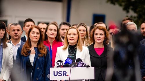 Elena Lasconi: Colegii din USR mă susţin / Numai la televizor am auzit că există unii care nu m-ar susţine / Întrebată dacă este posibilă o retragere a ei sau a lui Nicuşor Dan: „Este posibil orice”