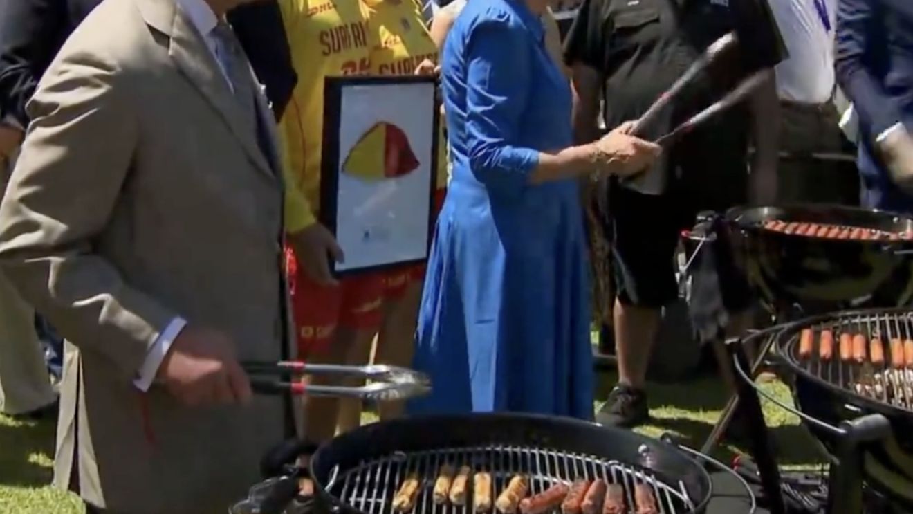 Video insolit cu Regele Charles al III-lea și Camilla pregătind un grătar în ultima zi a vizitei din Australia