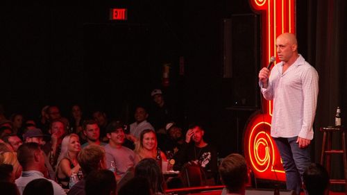 Joe Rogan, al cărui podcast este cel mai ascultat din lume pe Spotify, şi-a declarat sprijinul pentru Donald Trump