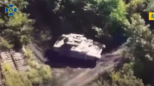 VIDEO Forțele ucrainene au distrus un tanc rusesc Terminator cu ajutorul dronelor kamikaze