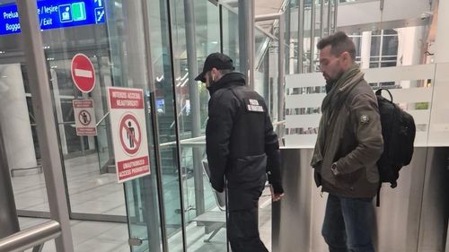 Antena3: Eugen Sechila, "umbra" lui Călin Georgescu, a fost oprit pe aeroport și dus la audieri / UPDATE Sechila a ajuns la Parchetul General sub escortă