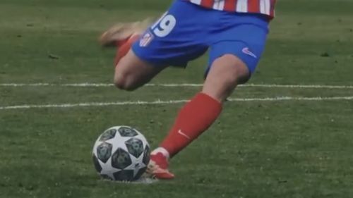 VIDEO Controversa momentului în fotbal: Dubla atingere care a decis soarta derbiului Atletico - Real Madrid din Champions League