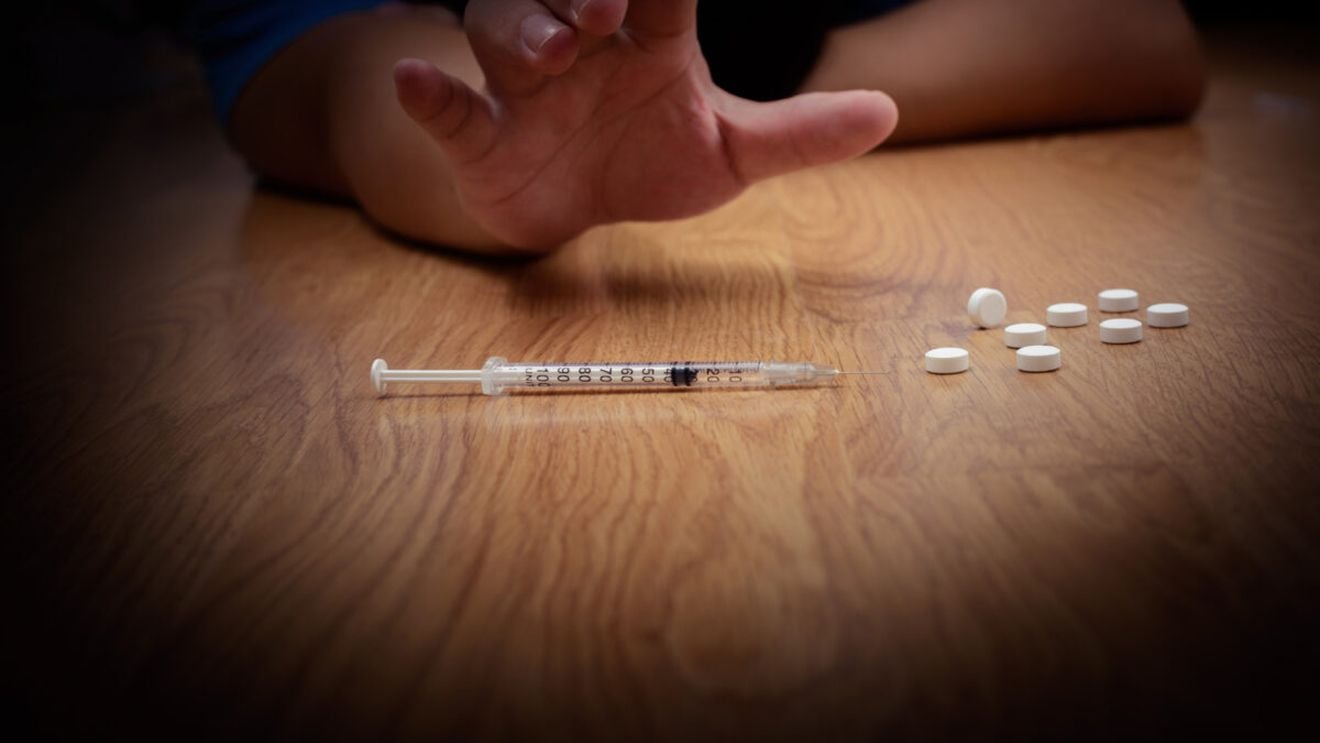 Ciolacu: Pedeapsa nu rezolvă dependenţa de droguri, ci tratamentul. Trei afişe şi două broşuri expirate nu înseamnă prevenţie / O parte din Agenţia Naţională Antidrog va fi transferată la Ministerul Sănătăţii, ”pentru că acolo este locul ei”