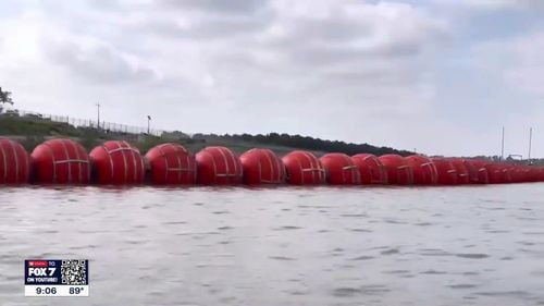 Departamentul Justiţiei din SUA dă în judecată statul Texas din cauza barierelor plutitoare amplasate pe fluviul Rio Grande pentru a bloca traversările de migranţi dinspre Mexic