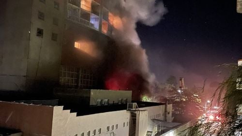 UPDATE Incendiu la cel mai mare hotel din Giurgiu, Steaua Dunării/ Au fost evacuate 55 de persoane/ Cauza incendiului - scurtcircuit electric