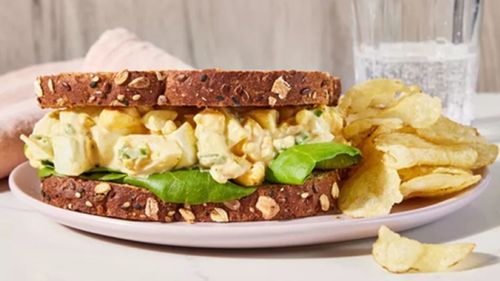 Salată de ouă pentru un mic dejun hrănitor / O rețetă simplă, rapidă și plină de nutrienți