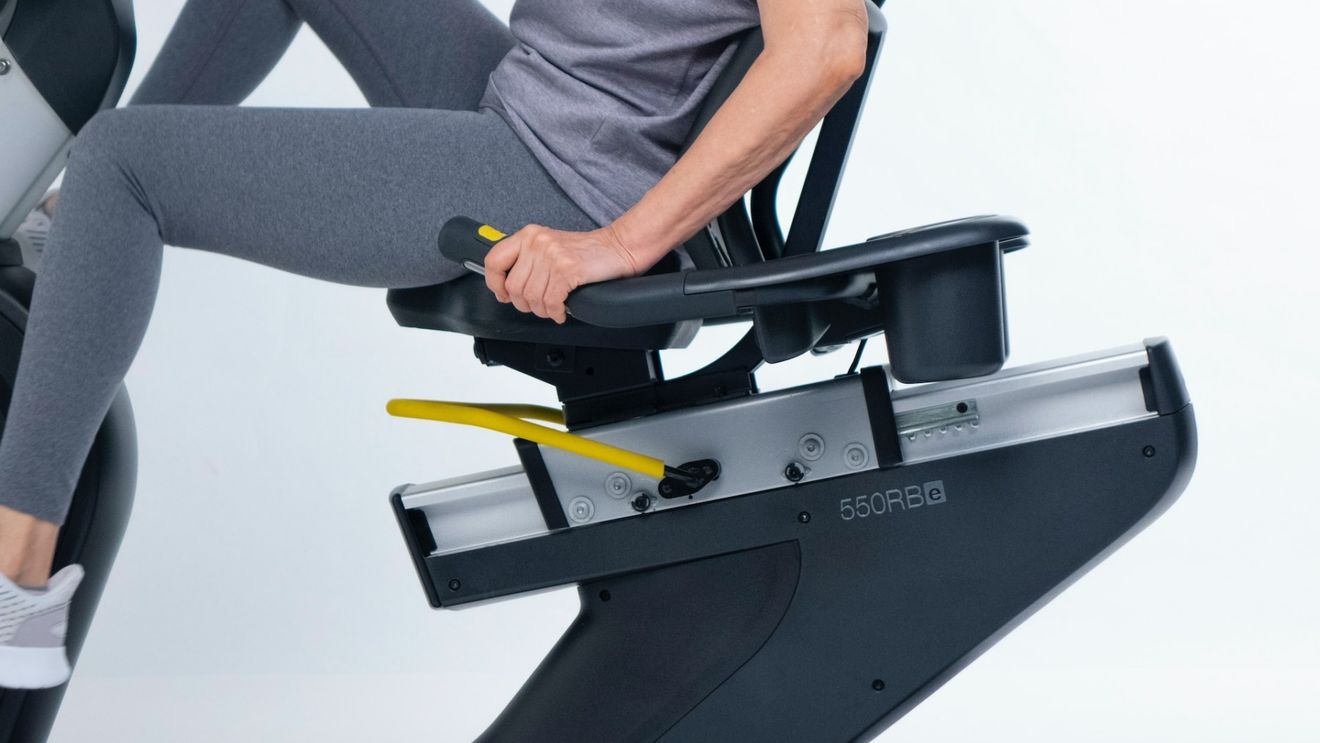 Îmbătrânești și vrei să rămâi în formă? Ce fel de exerciții ar trebui să faci în funcție de perioada vieții în care te afli