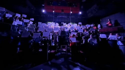 Cum a confiscat partidul extremist AUR un spectacol de la Teatrul Masca: ”Am ajuns susținător AUR fără să vreau și fără să știu”/ Teatrul se dezice de politizarea evenimentului