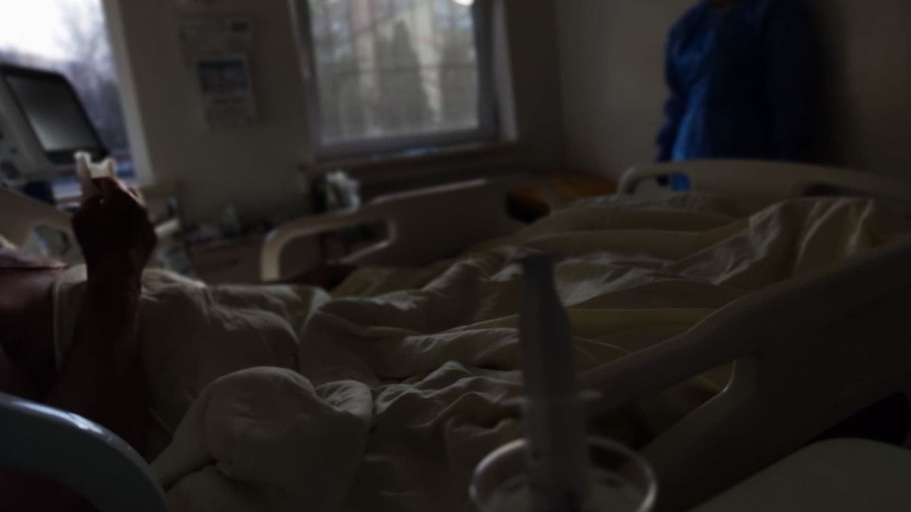 REPORTAJ Medic, la capătul puterilor: Ei pot spune că suntem asasini, criminali / Nu știu ce se întâmplă în spitale. Dar îi vom trata la fel ca pe toți, vom face tot ce putem pentru ei / Valul trei ne lovește mai puternic