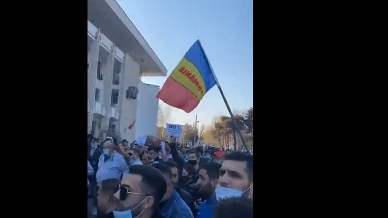 Proteste împotriva restricțiilor în Constanța și Brăila, sute de oameni în stradă