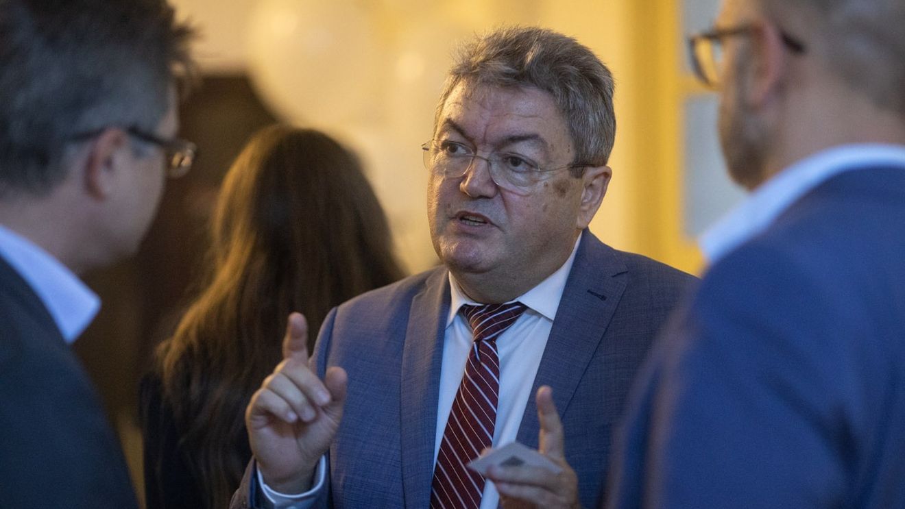Semnal de alarmă transmis de rectorul Universității din București, Marian Preda: Parte dintre profesori au probleme cu valorile civice, cu cunoștințele despre instituțiile democratice. Decalajul e mult mai mare față de alte țări