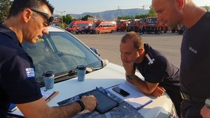 Pompierii români din Grecia au misiunea de a asigura protecţia a trei localităţi din zona Attica