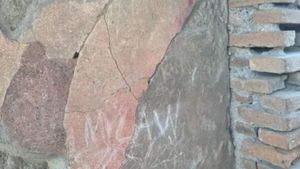 Un turist britanic a fost surprins scrijelind inițialele familiei sale într-o casă veche de 2.000 de ani din Pompei