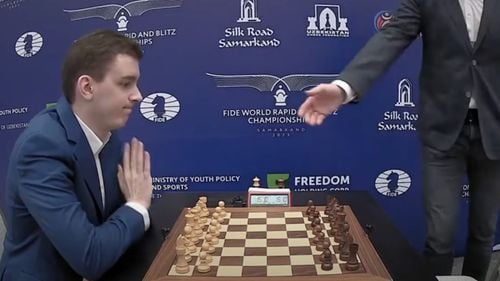 Chess.com l-a blocat pe marele maestru rus Khismatullin, după scandalul de la turneul din Samarkand