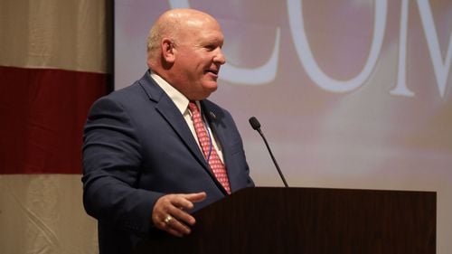 Un congresman republican participă la nunta fiului său homosexual, la trei zile după ce s-a opus proiectului de lege privind protecțiile pentru căsătoriile între persoane de același sex