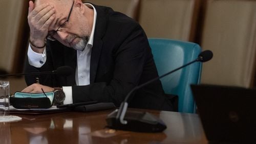 UDMR a boicotat votul din Parlament pentru conducerea ANRE. Liderii maghiari, iritați că PNL vrea să le ia un loc din conducerea ANRE, instituție-cheie din energie