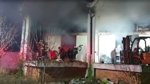 Incendiu în Vama Giurgiu / Flăcările au cuprins două magazii în care sunt depozitate diferite articole și produse textile