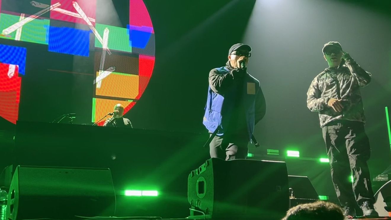 UPDATE Acuzația de terorism împotriva rapperului irlandez Mo Chara, de la Kneecap, acuzat că ar susţine Hezbollah, a fost respinsă de justiția britanică