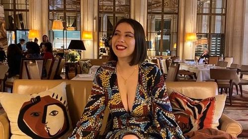 Musée d'Orsay din Paris i-a interzis unei tinere accesul din cauza decolteului: La vederea sânilor şi a aspectului meu un agent de pază a fost şocat / Muzeul și-a cerut scuze pentru ”greșeala monumentală”