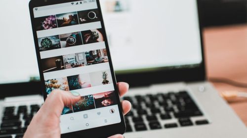 Samsung vrea să vândă o categorie specială de telefoane, cu AI