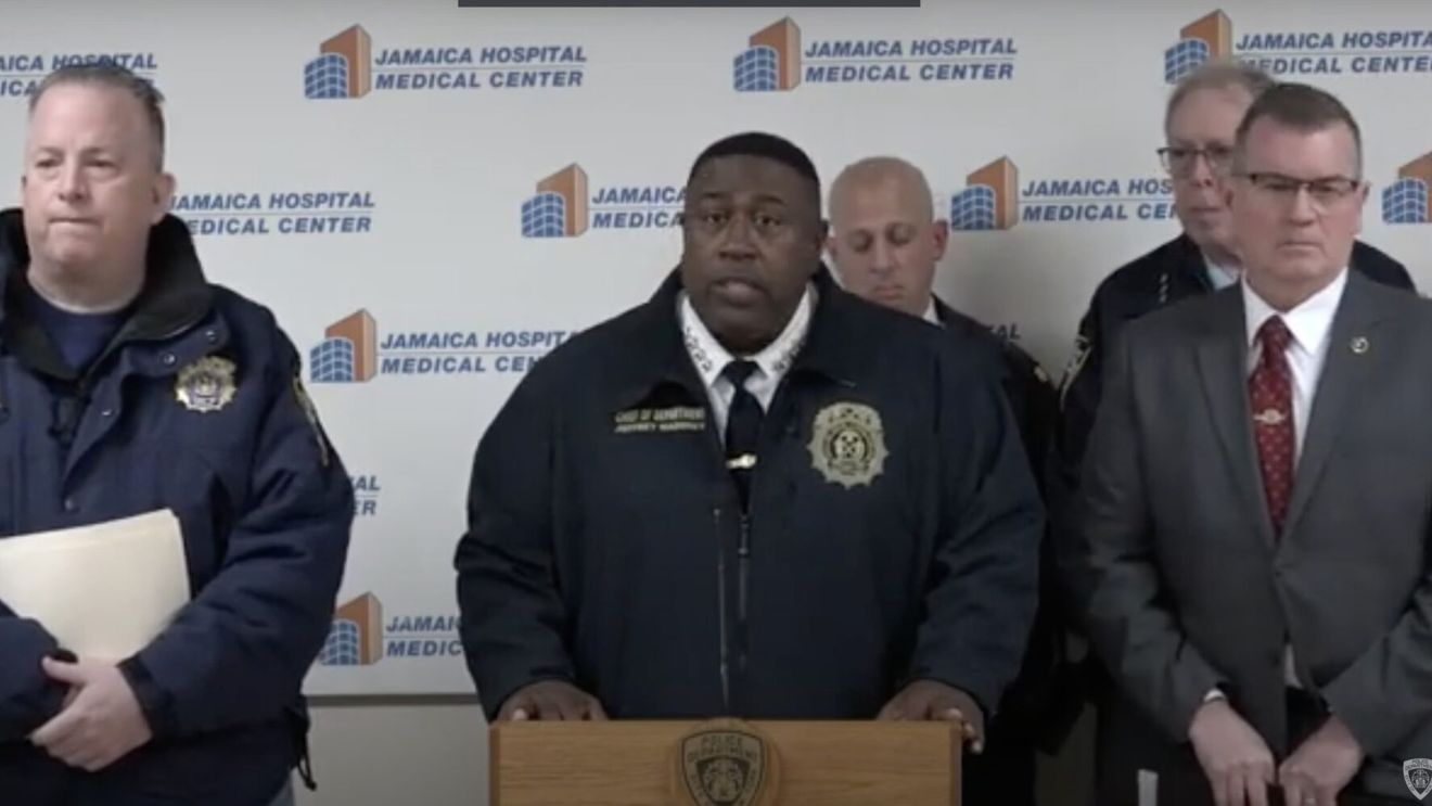 Atac cu cuţitul într-o familie în New York: Au murit cinci oameni, inclusiv agresorul. Doi ofițeri de poliție au fost răniți