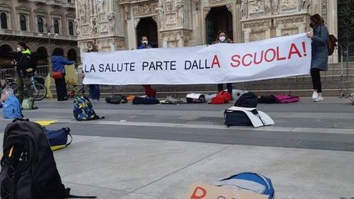 Italia își redeschide treptat sectoarele economice afectate de restricții