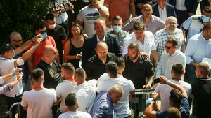 VIDEO/FOTO PNL Timișoara: Îmbrânceli și huiduieli la evenimentul alegerilor din organizația municipală. A fost nevoie de o amplă mobilizare din partea forțelor de ordine