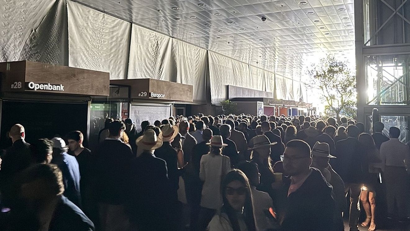 Companiile spaniole de utilităţi dau vina pe operatorul de reţea pentru pana de curent masivă din aprilie
