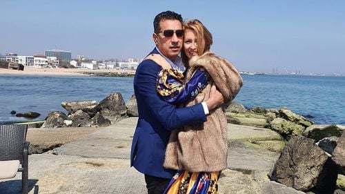 Fostul senator PNL Gigi Chiru a fost amendat cu două mii de lei după ce soția sa a postat pe Facebook fotografii în care cei doi petrec pe malul mării, la Eforie