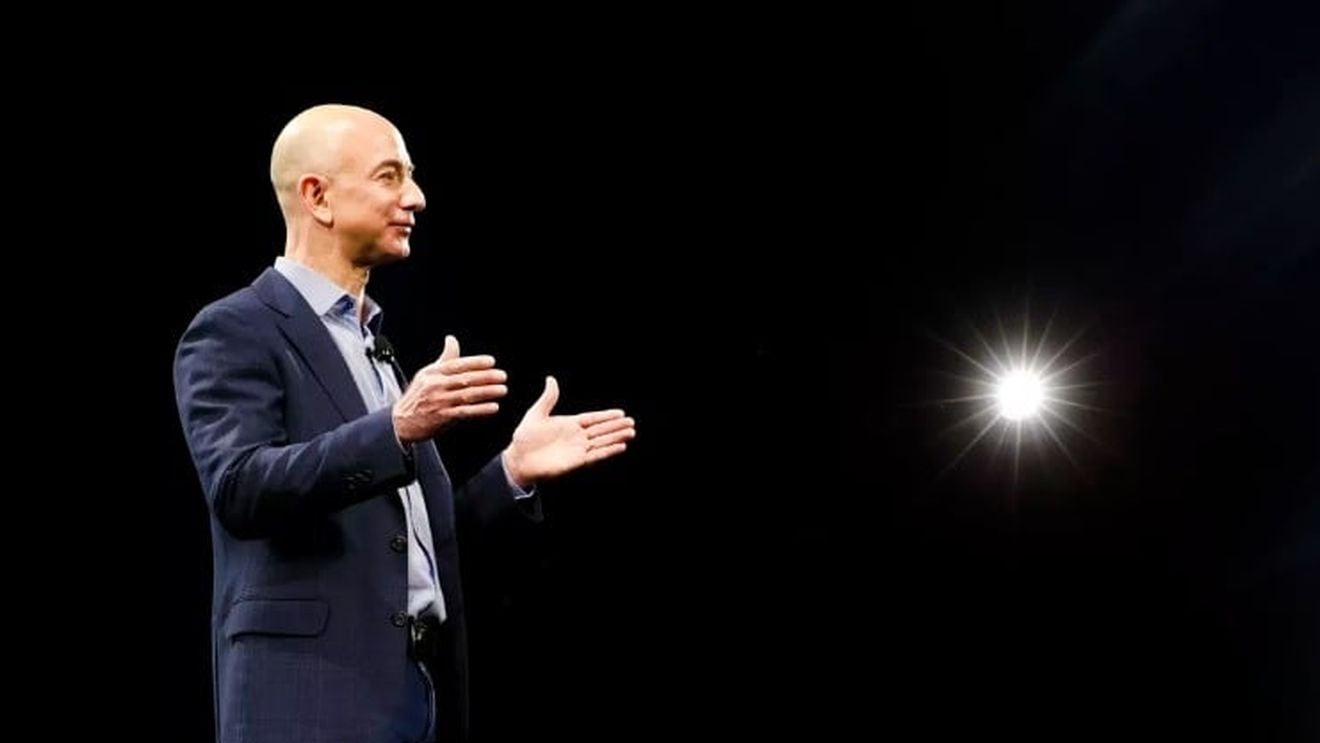 Jeff Bezos a cumpărat o singură acțiune Amazon, pentru prima dată din 2002. Analiștii nu pot înțelege motivul