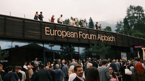 Șase tineri din România selectați între cei 4700 de participanți la European Forum Alpbach/ Dialoguri cu lideri europeni și din alte țări