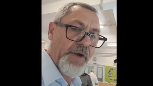 VIDEO Deputatul ex-AUR Dumitru Focșa, scandal într-o secție de votare din Constanța: ”Nu suport să urle o muiere la mine!”