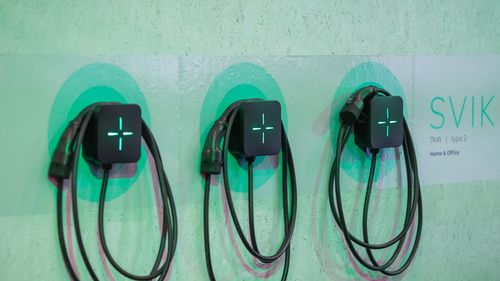 Primăria Sibiu va achiziţiona 65 de staţii pentru încărcarea maşinilor electrice pentru zona metropolitană / Investiție de aproape un milion de euro