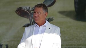 Klaus Iohannis: ”Nu vom renunța la promisiunea unei bune guvernări” / Despre noul model Dacia Duster: ”pe măsura așteptărilor”, dar ”industria auto românească poate mai mult”