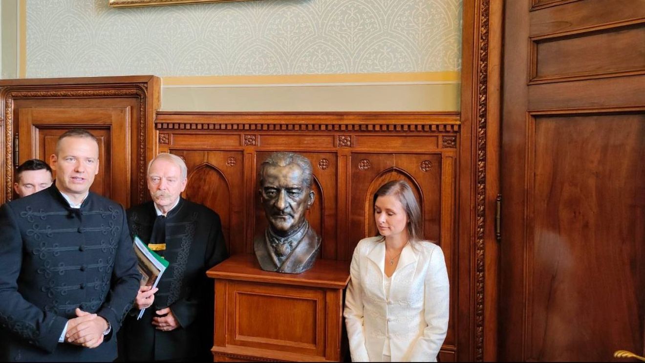 Institutul ”Elie Wiesel”, reacție la amplasarea bustului dictatorului antisemit Horthy în Parlamentul Ungariei: ”Politicienii de la Budapesta încearcă să transmită că valorile extremiste ale anilor 40 aparțin actualității. Cine urmează?”