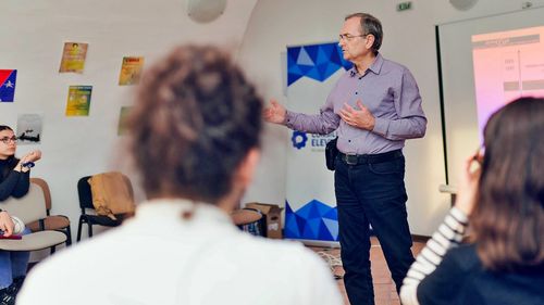 Oamenii vor pierde bani, echivalentul câștigurilor pe un an întreg, din cauza pierderilor de învățare din timpul pandemiei, arată un studiu McKinsey citat de Șerban Iosifescu, cercetător