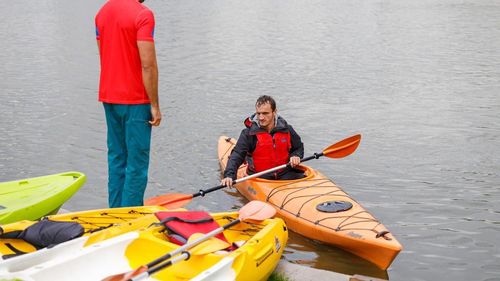 Se caută voluntari pentru o acțiune de igienizare a Lacului Tarnița / Îmbarcați în caiace vor curăța luciul apei / Acțiunea va fi precedată de o seară cu muzica live lângă un ceaun cu mămăligă, brânză și smântână