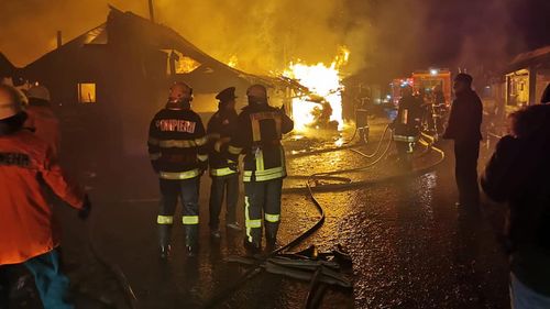 Incendiul care a afectat 20 de locuințe dintr-un cartier de romi din Miercurea Ciuc, produs de un burlan metalic de fum, neizolat termic / 250 de persoane au rămas fără adăpost și au fost cazate într-o sală de sport