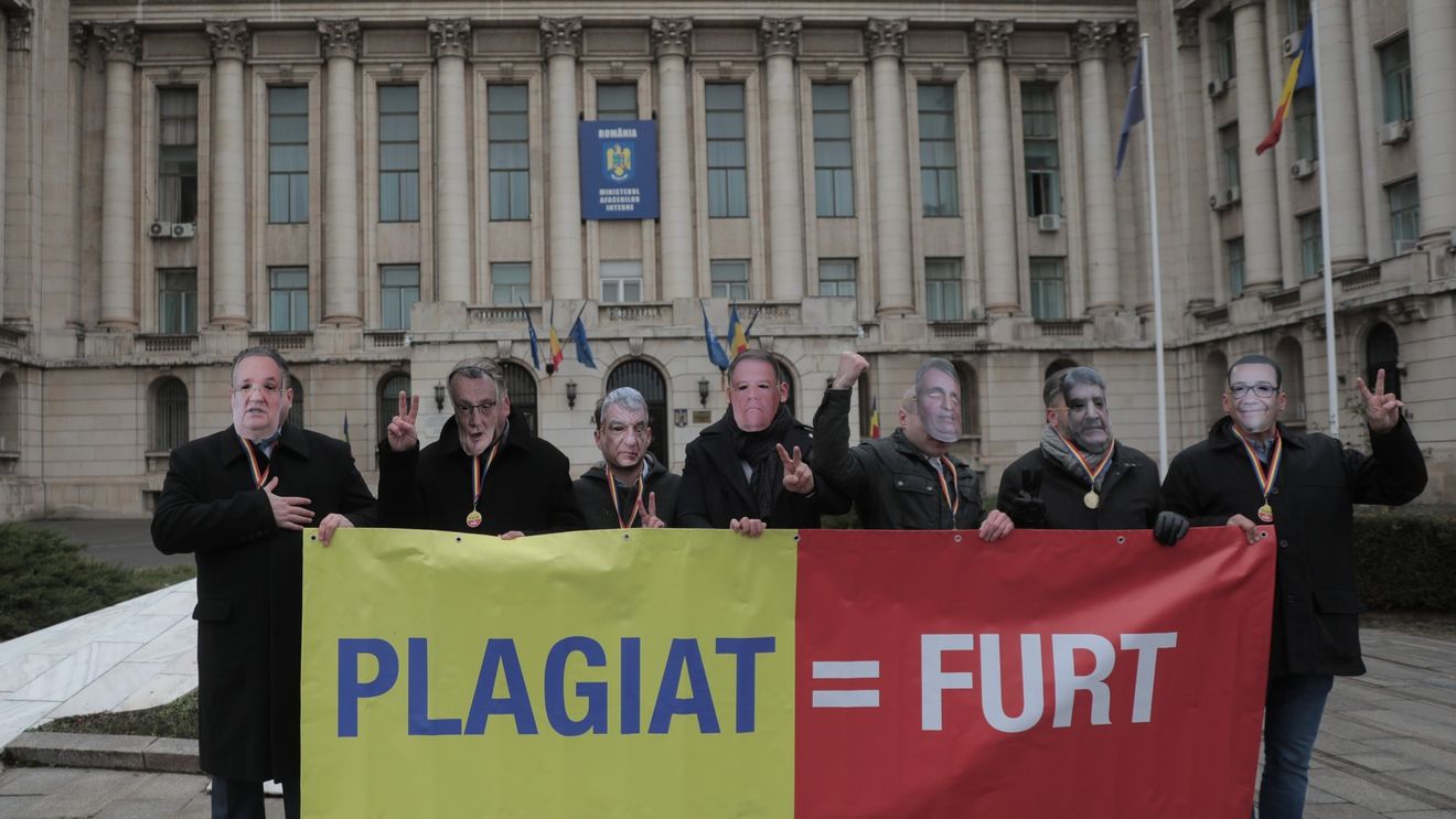 Lucian Bode despre moțiunea simplă: Niște analfabeţi funcţionali încearcă mă denigreze / Este nefirească intensa promovare pe care USR o face unui jurnalist în această moţiune, jurnalistul în cauză nu se delimitează de demersul disperat al USR