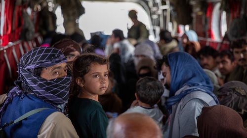 Britanicii au salvat trei familii afgane ale căror contacte au fost uitate în ambasadă / Soarta a doi afgani care aveau adresele lăsate în sediul ambasadei este incertă